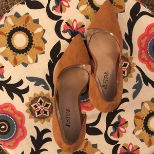 Suede honey color pumps